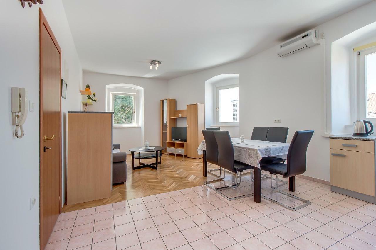 Apartments Bellus Mare Mali Lošinj Exterior foto