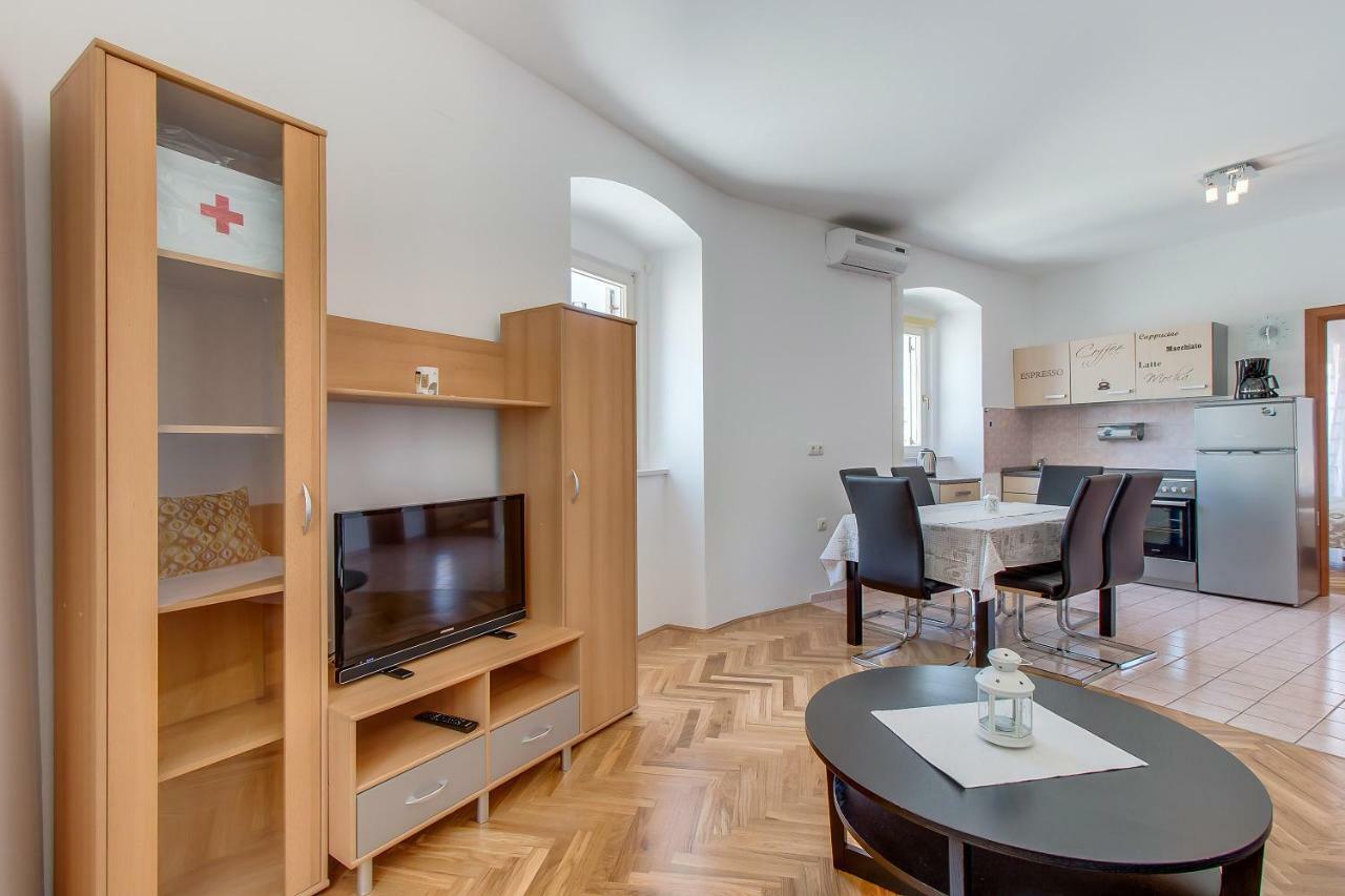 Apartments Bellus Mare Mali Lošinj Exterior foto